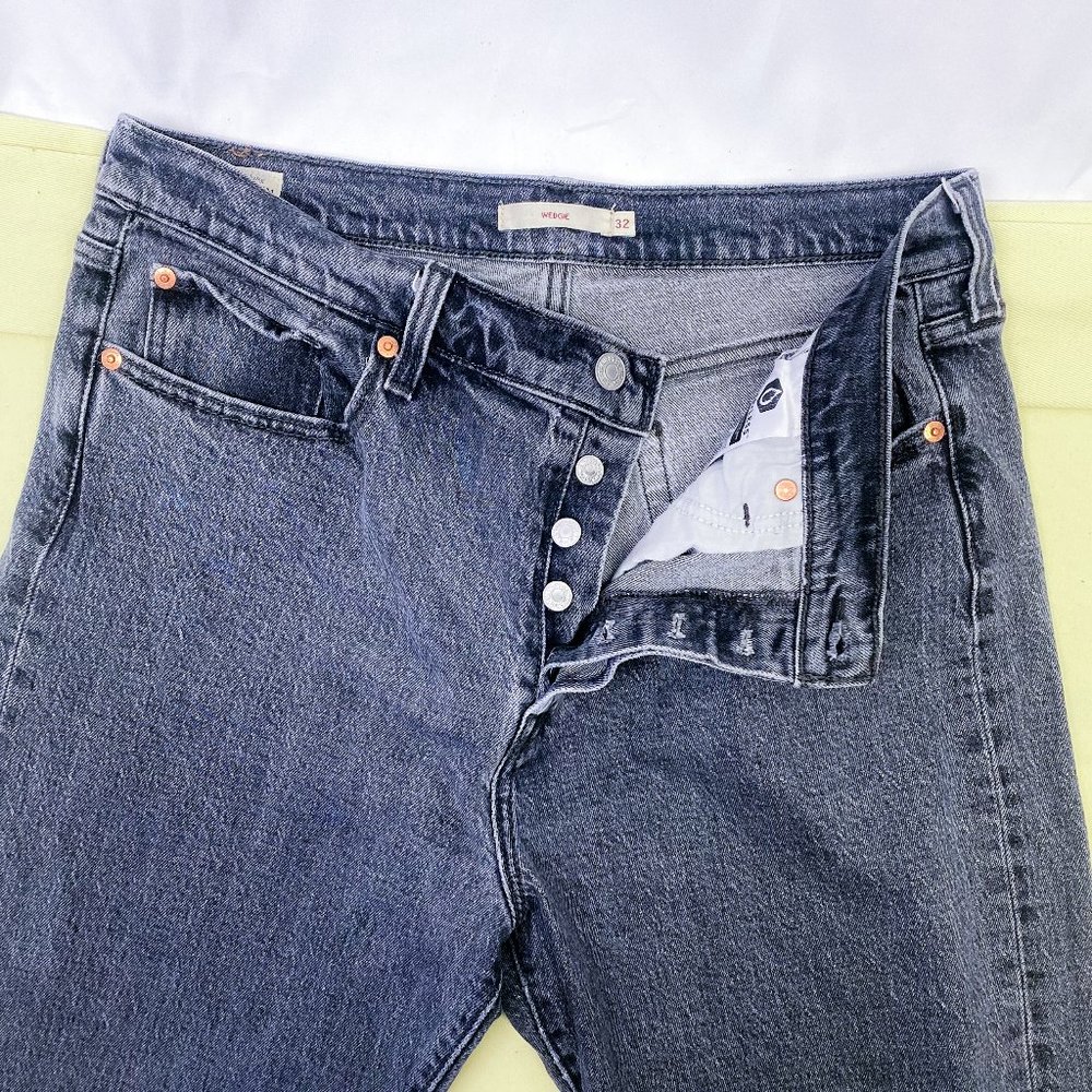 LEVIs Women's Wedgie Jeans Premium Denim Vintage Style Black Plus Size 32